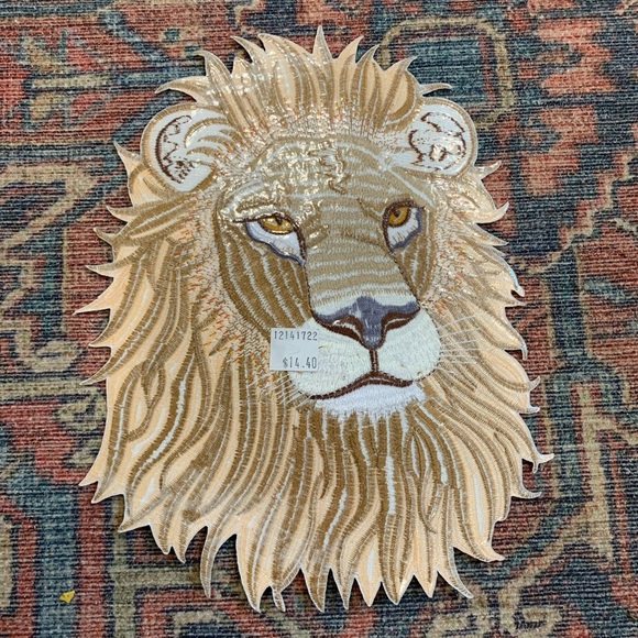 Large Lion Iron-On Patch - Picture 3 of 5